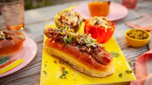 Čili in hot dogi s čilijem in sirom